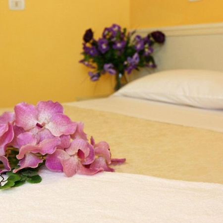 Hotel Leuco' Martinsicuro Kültér fotó