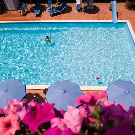 Hotel Leuco' Martinsicuro Kültér fotó