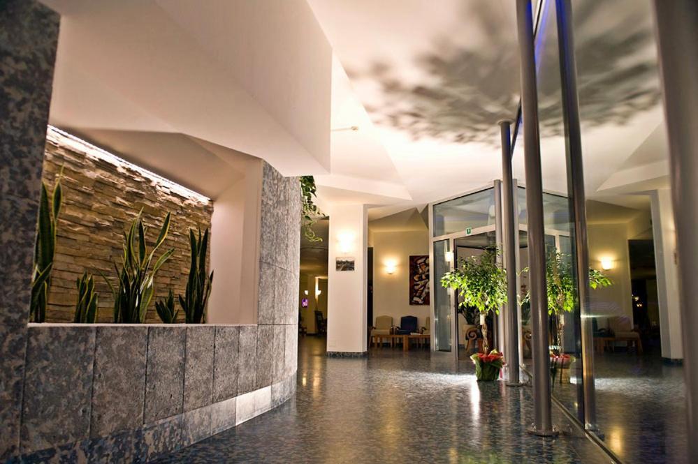 Hotel Leuco' Martinsicuro Kültér fotó