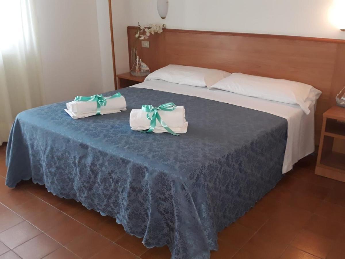 Hotel Leuco' Martinsicuro Kültér fotó