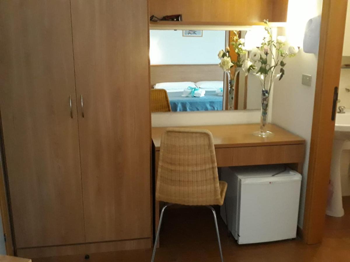 Hotel Leuco' Martinsicuro Kültér fotó