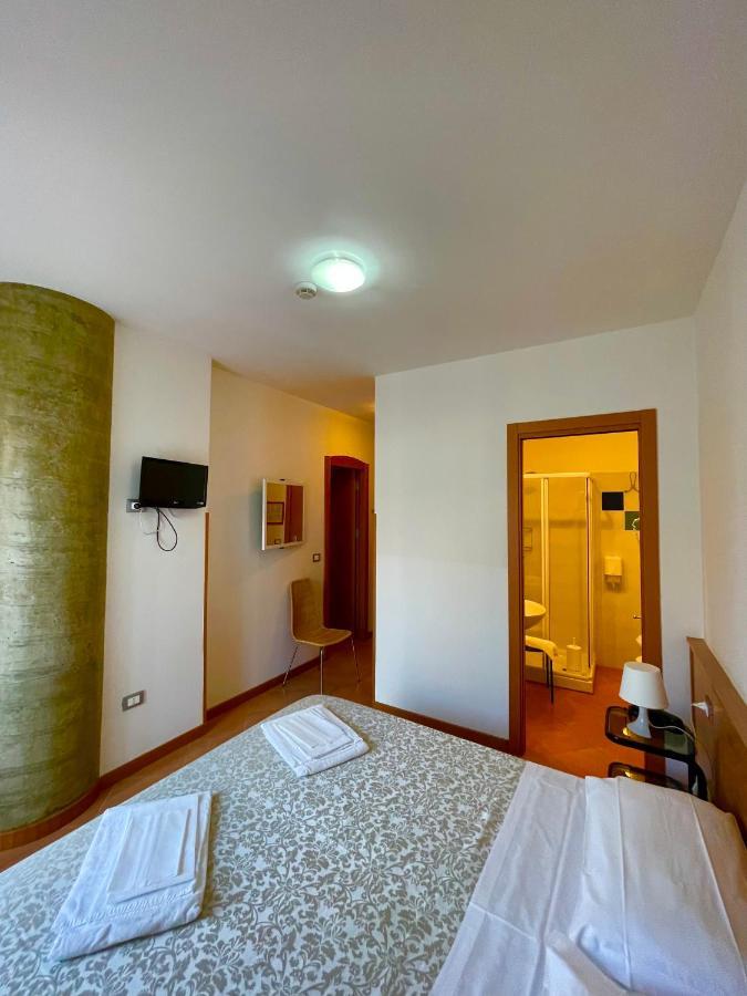 Hotel Leuco' Martinsicuro Kültér fotó