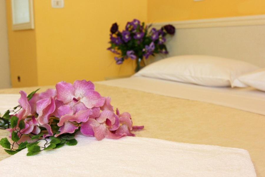 Hotel Leuco' Martinsicuro Kültér fotó