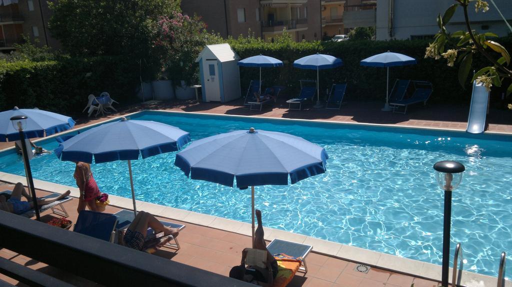 Hotel Leuco' Martinsicuro Kültér fotó