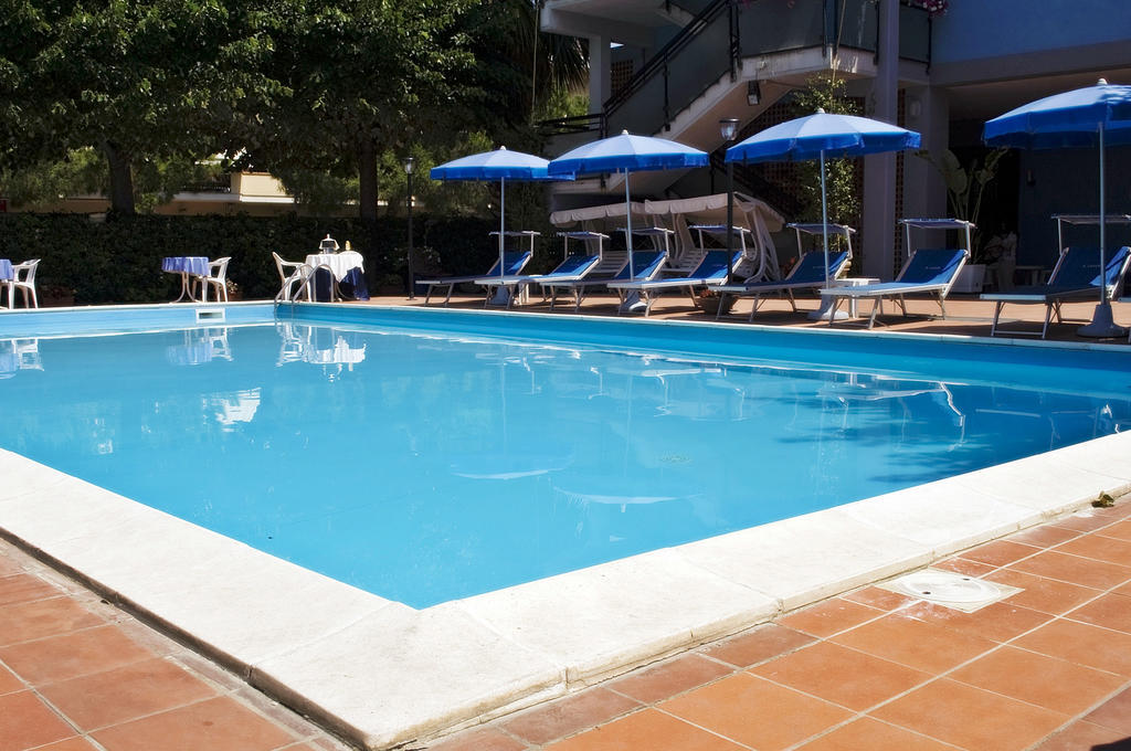 Hotel Leuco' Martinsicuro Kültér fotó