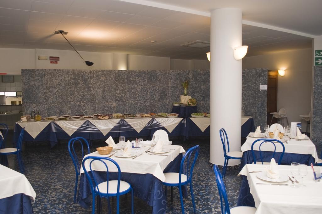 Hotel Leuco' Martinsicuro Kültér fotó