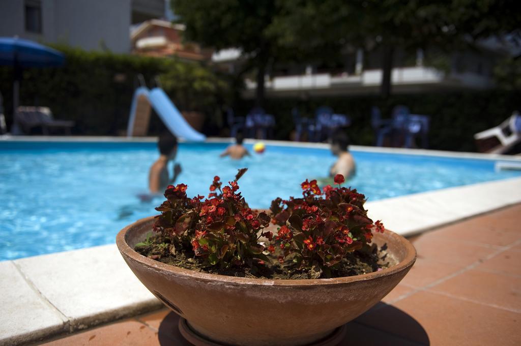 Hotel Leuco' Martinsicuro Kültér fotó