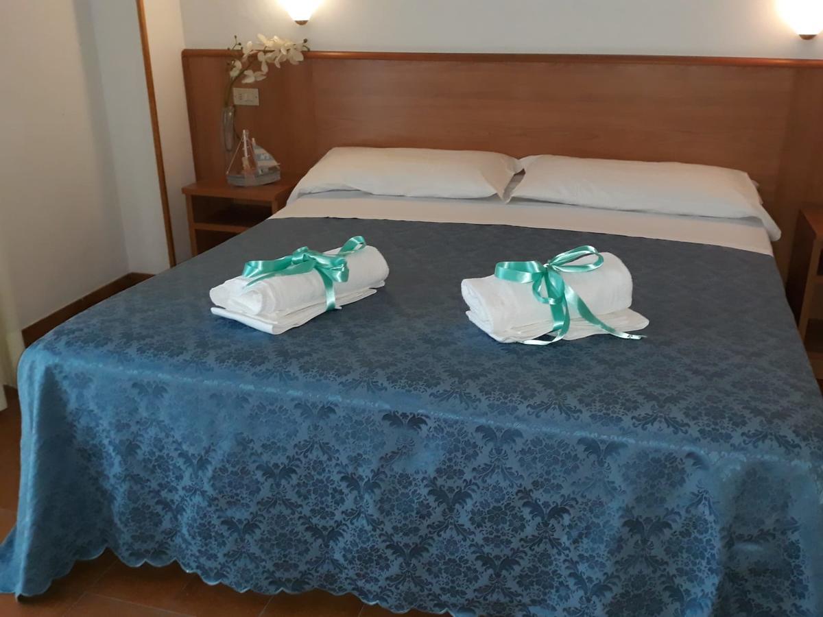 Hotel Leuco' Martinsicuro Kültér fotó