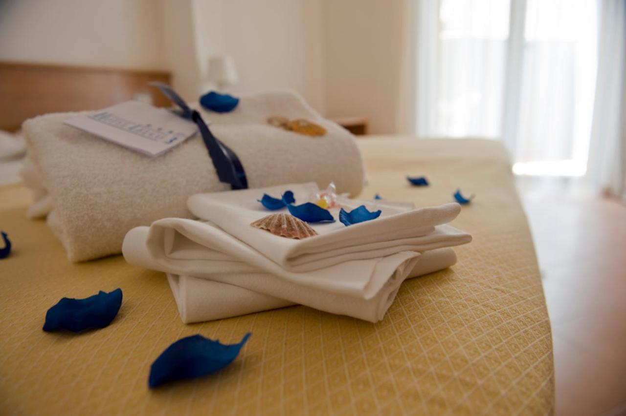 Hotel Leuco' Martinsicuro Kültér fotó